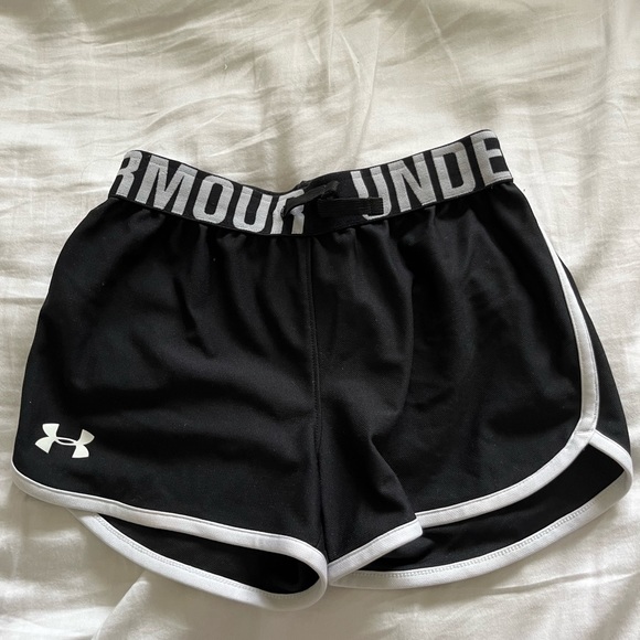 Girls Under Armour athletic shorts - Picture 2 of 4